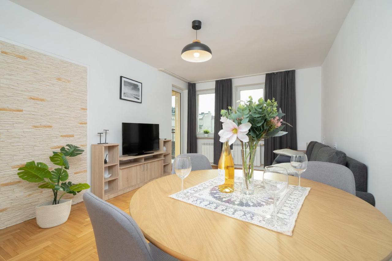 Jozefinska Apartment With Balcony Cracow By Noclegi Renters คราคูฟ ภายนอก รูปภาพ