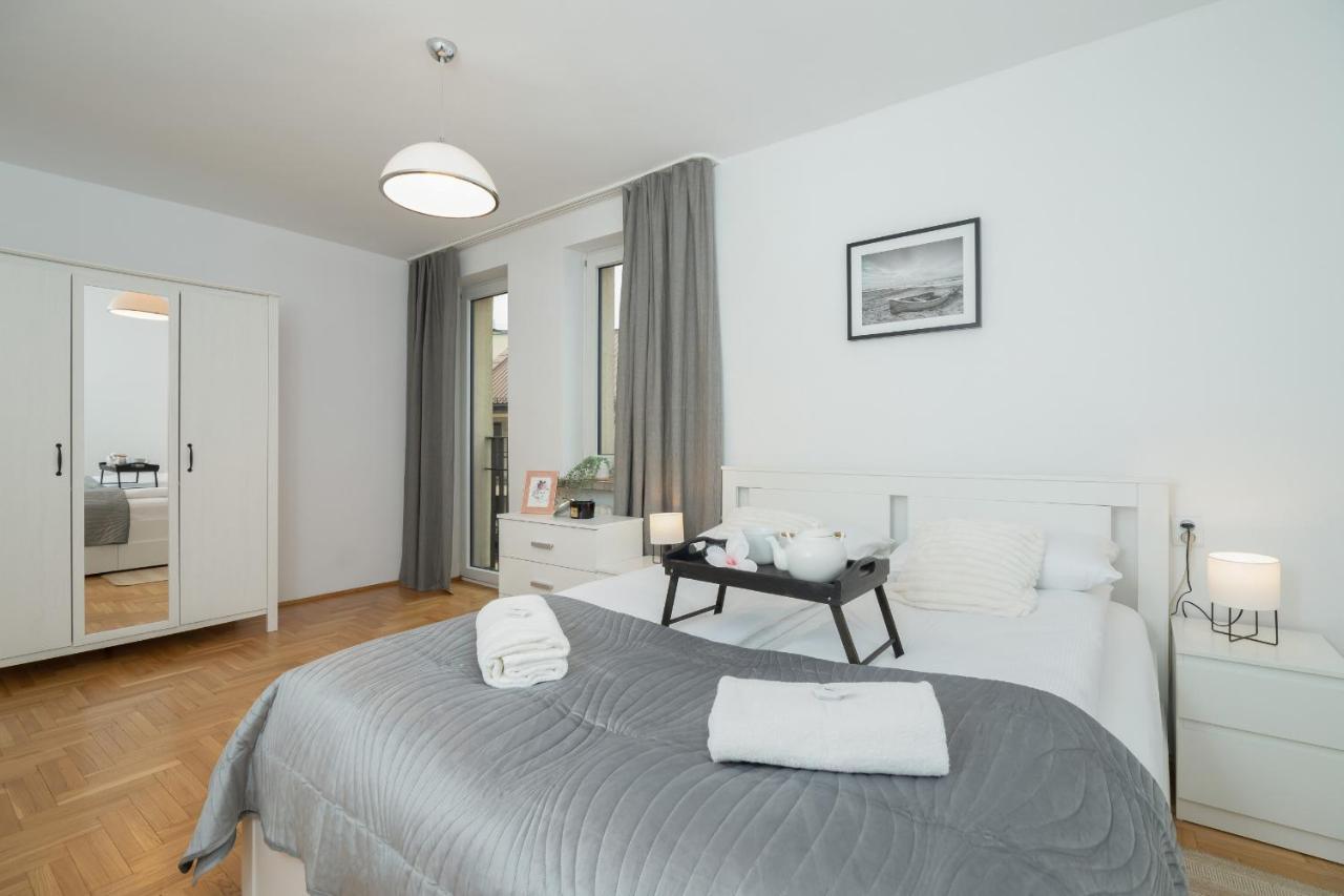 Jozefinska Apartment With Balcony Cracow By Noclegi Renters คราคูฟ ภายนอก รูปภาพ