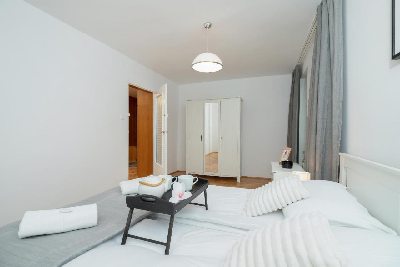Jozefinska Apartment With Balcony Cracow By Noclegi Renters คราคูฟ ภายนอก รูปภาพ